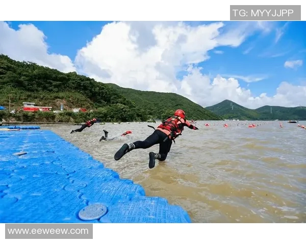 激烈角逐泳池边 水上竞技盛宴全程直播精彩呈现